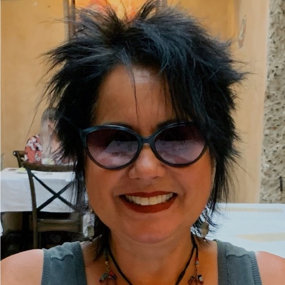 Meet your Posher, Susan - Picture 1 of 1